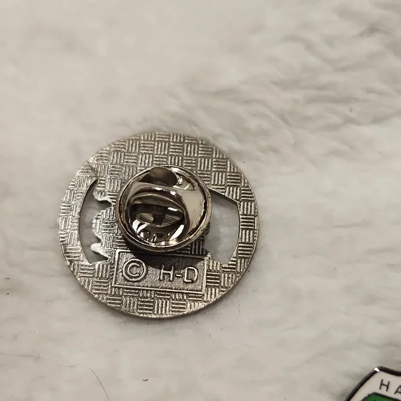 Harley Davison set of 3 collectors pins - Picture 6 of 8